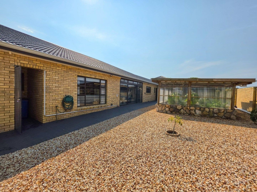 3 Bedroom Property for Sale in Stilbaai Wes Western Cape